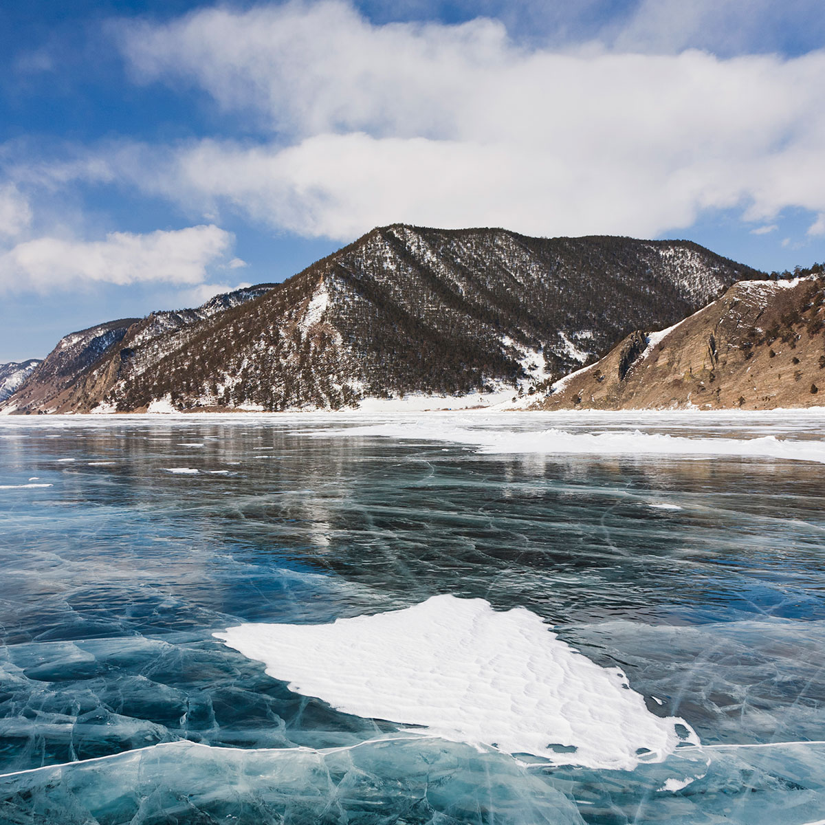 Буузы, дацаны и Байкал под снегом: за чем стоит ехать в Бурятию зимой