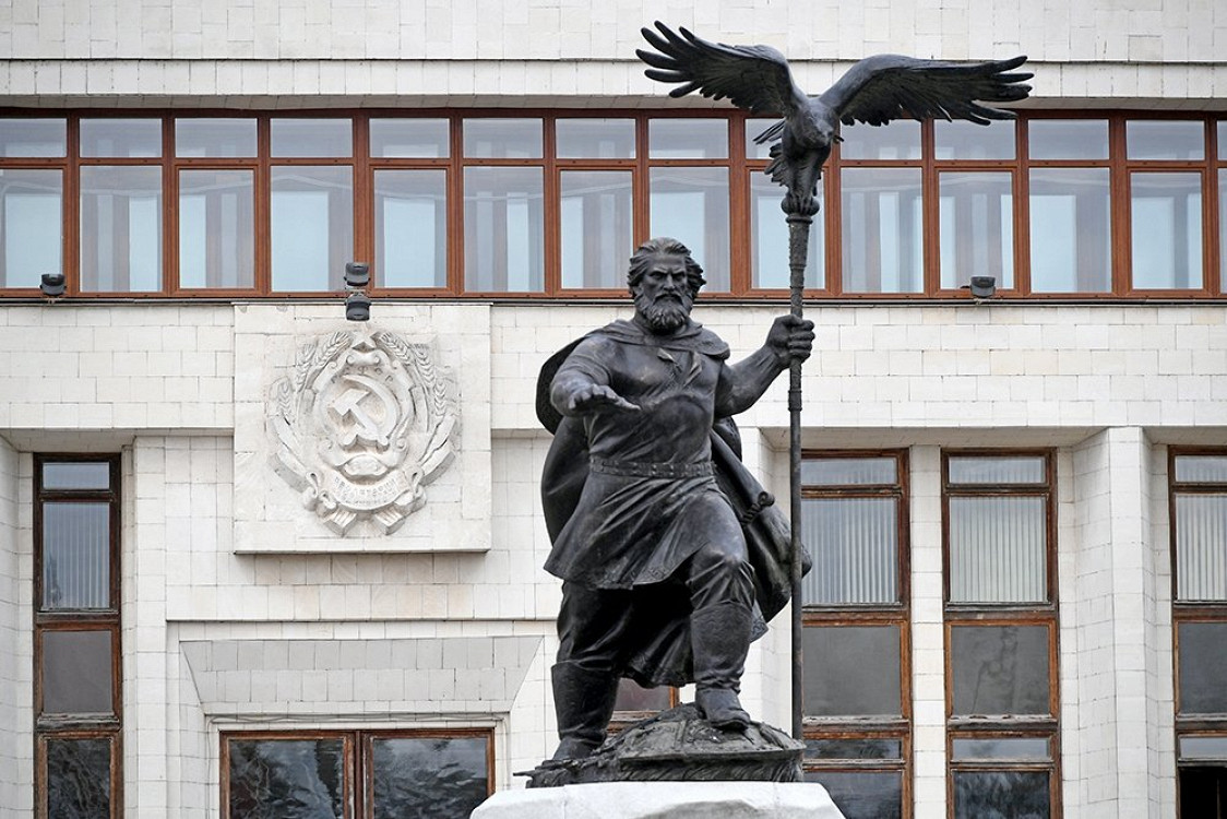 памятник воровскому в москве