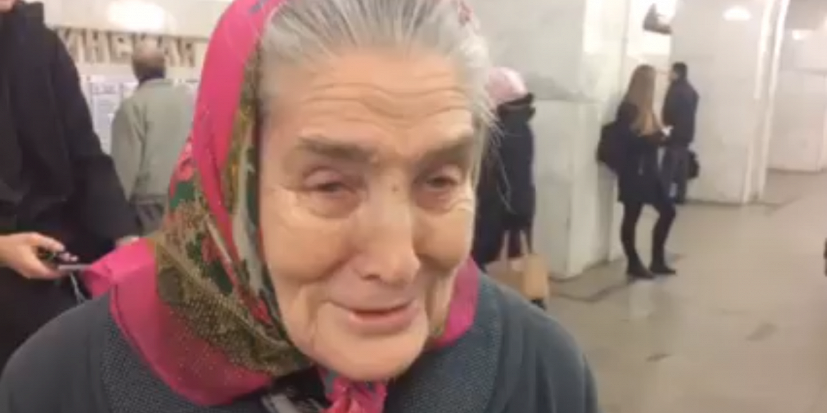 Взорвать бабки. Взорвать бабки. Пули от бабули. Крутая бабка мем. Фотография пули от бабули.