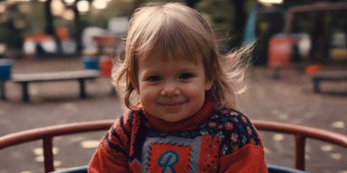 Тренд с каруселью заставил всех грустить и ностальгировать. Как самому сделать такое видео