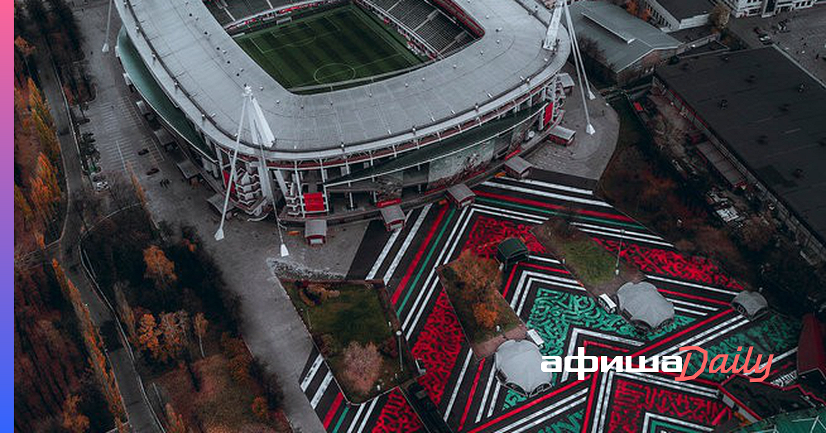 Перед стадионом. Покрас Лампас стадион Локомотив. Покрас Лампас РЖД Арена. Покрас Лампас Локомотив. Покрас стадион Локомотив.