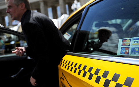 Как разные службы такси выбирают водителей
