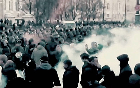«Праздник урожая во дворце труда» и другие видео про уличные протесты