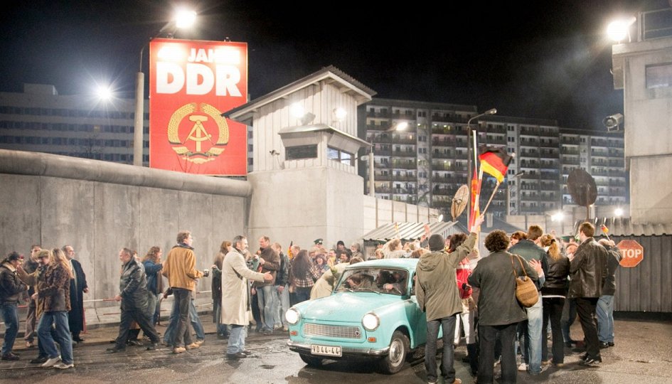 Кино: «Любовь за стеной» Кино: «Любовь за стеной»