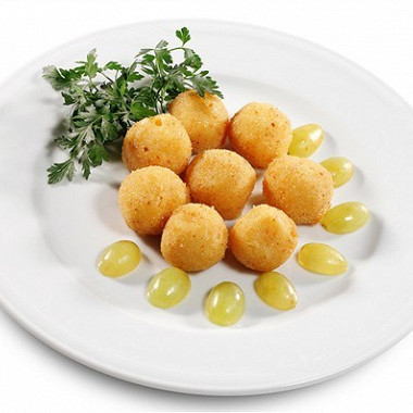 Рецепт Сырные крокеты с миндалем и горчичным соусом