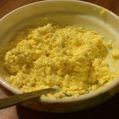 Рецепт Сырный салат с яйцом и чесноком