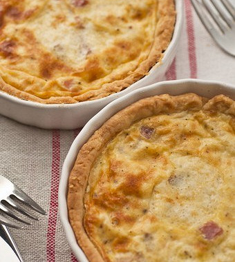 Рецепт Французский сырный пирог с яблоками и ветчиной