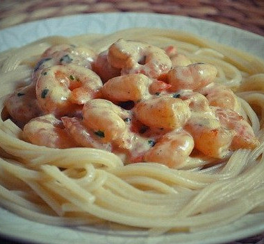 Рецепт Спагетти с креветками в сливочно-коньячном соусе