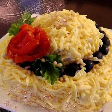 Рецепт Праздничный слоеный салат с мясом и грибами