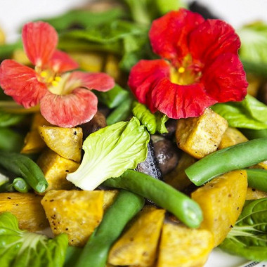 Рецепт Теплый салат из запеченного батата с грибами портобелло