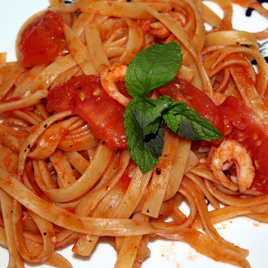 Рецепт Паста с креветками под томатно-чесночным соусом