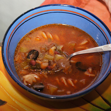 Рецепт Томатный суп с красной фасолью и вешенками