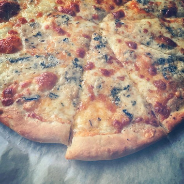 Рецепт Пицца «Четыре запрещенных сыра»