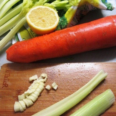 Рецепт Салат веганский с сельдереем и морковью