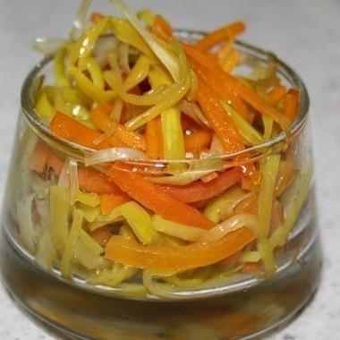 Рецепт Теплый салат из моркови и лука-порея
