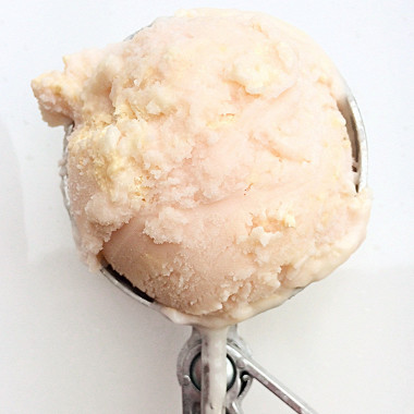 Рецепт Грейпфрутовый замороженный йогурт с меренговой крошкой