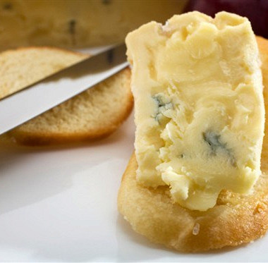 Рецепт Бутерброды с голубым сыром и беконом
