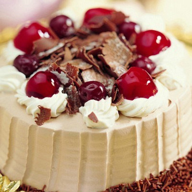 Рецепт Шоколадный торт со сливками и черешней