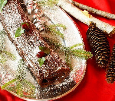 Рецепт Шоколадное полено с кремом из каштанов и ягодами