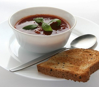 Рецепт Суп-пюре из артишоков и фасоли с теплым хлебом с фетой, черри и базиликом