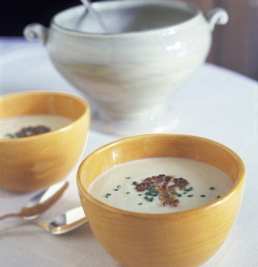 Рецепт Крем-суп из цветной капусты с лесными грибами и шнитт-луком