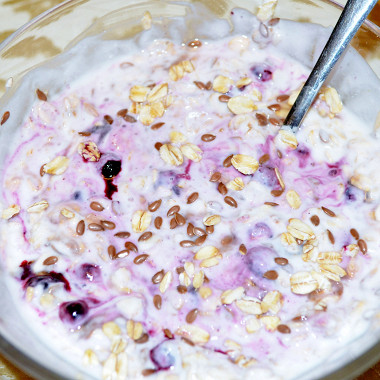 Рецепт Нескучный завтрак с йогуртом