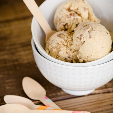 Рецепт Сливочное мороженое с жареным пеканом