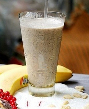 Рецепт Молочный коктейль с творогом, бананами и порошком рожкового дерева
