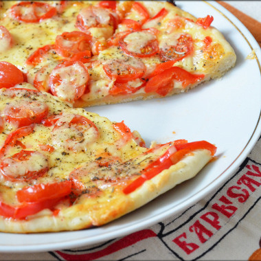 Рецепт Пицца по‑итальянски с помидорами черри и двумя видами сыра