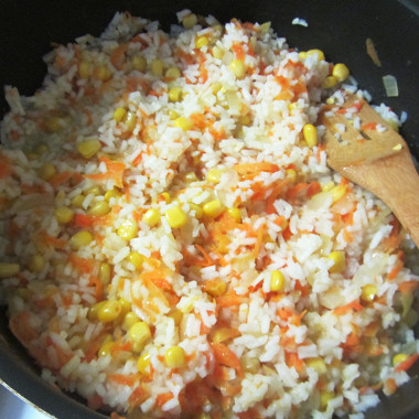 Рецепт Рис с кукурузой, луком и морковью
