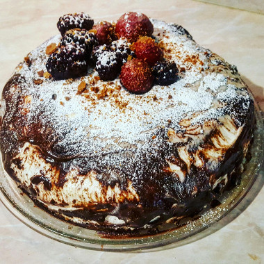 Рецепт Бисквитный ягодный торт со сливочно-творожным кремом