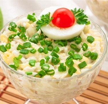 Фото рецепт Салат с кальмарами, яблоками и сыром