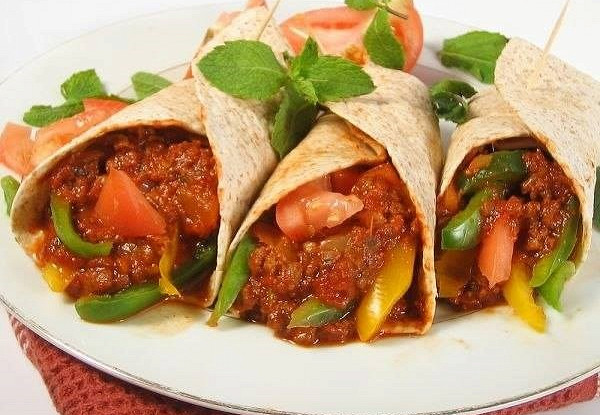 Острый буритос с мясом и фасолью