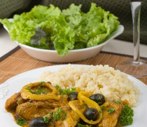 Куриная грудка с хересом, оливками и маслинами