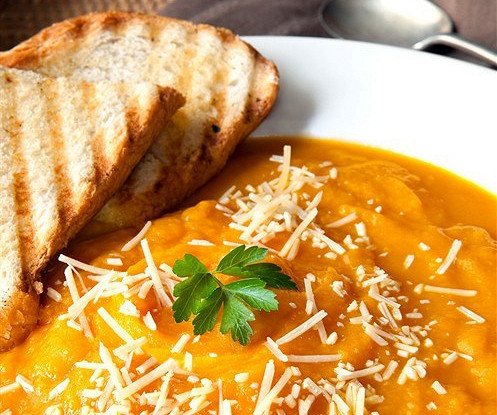 Тыквенный суп с пармезаном и корицей