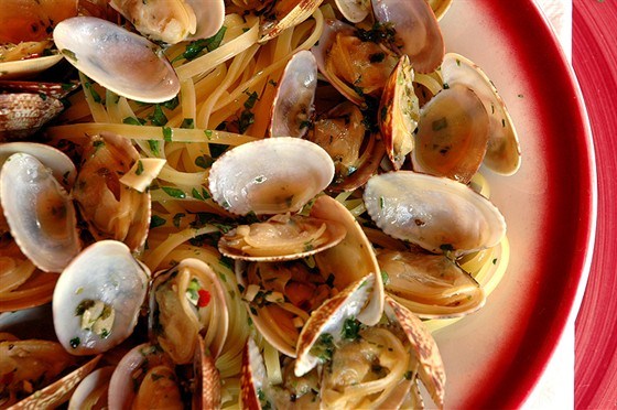 Лингвини с моллюсками и беконом