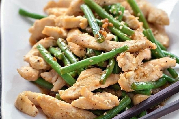 Рагу из индейки с зеленой фасолью и розмарином