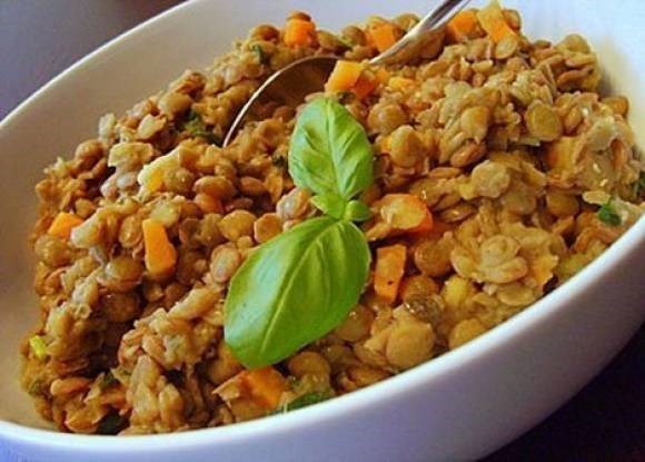 Чечевица с картофелем и морковью в сметане