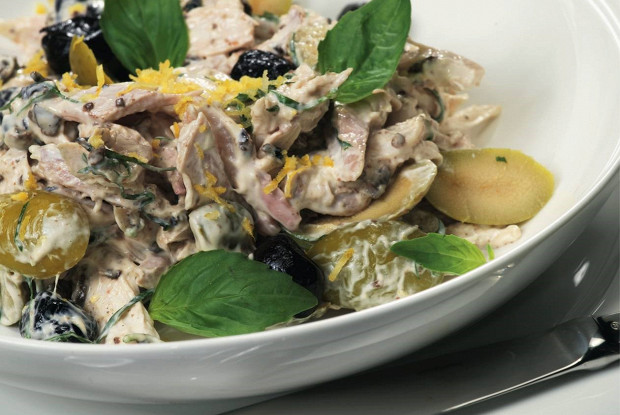 Холодная курица с оливками и лимоном