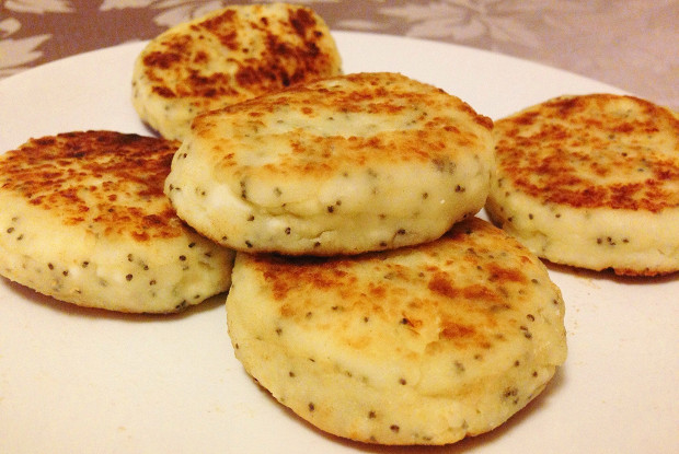 Диетические сырники с маком