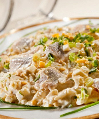 Салат с сельдью и яблоком