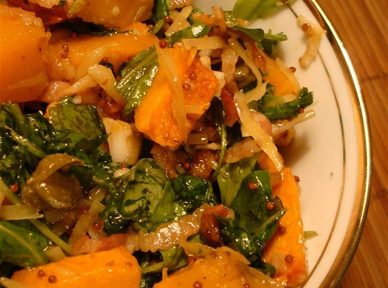 Салат из тыквы с рукколой и беконом