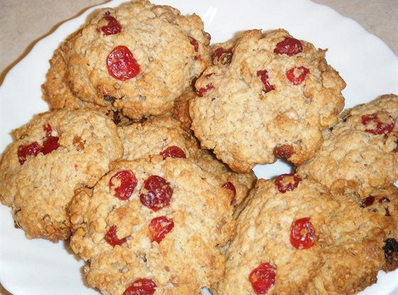 Овсяное печенье с клюквой и грецкими орехами