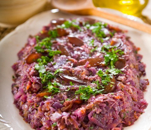 Тушеная кислая капуста