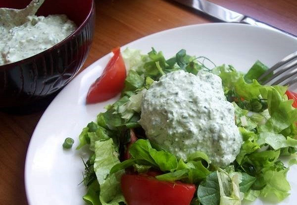 Соус с зеленым луком, бульоном и сливками к жареному мясу
