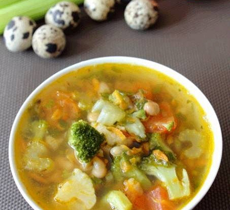 Овощной суп с фасолью на курином бульоне