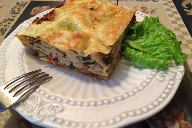 Мясная лазанья с бешамель и болонезе с баклажаном
